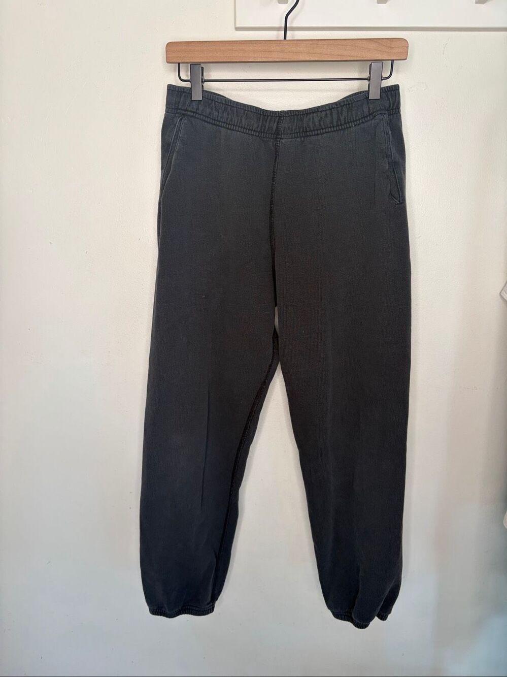 Buck Mason Casual Sweatpants | Medium in Washed Black
